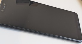 Good
													Google Pixel 2 XL - Unlocked, Black & White, 128 GB, Google Edition, photo 5 of 6