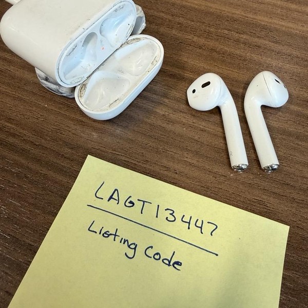 Apple AirPods (1st Gen) - Lightning Case