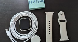 Fair
													Apple Watch SE 2nd Gen 40mm - Unlocked, Starlight, A2726 - Cellular, Aluminum, photo 1 of 9