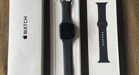 Good
													Apple Watch SE 1st Gen 44mm - Gray, A2352 - GPS, Aluminum, photo 1 of 8