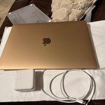 Good MacBook Air 2020 - 13 inch - 256 GB, Gold, 8 GB, Intel Core i3
