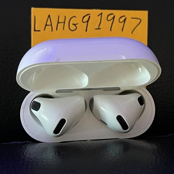 Apple AirPods (4th Gen) - Standard