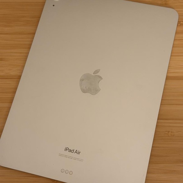 Apple iPad Air (5th Gen) - Wi-Fi, 64 GB, Starlight, A2588