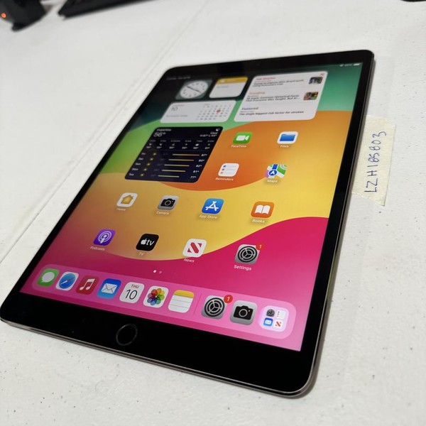 Apple iPad Pro 10.5 inch - Unlocked, 256 GB, Gray