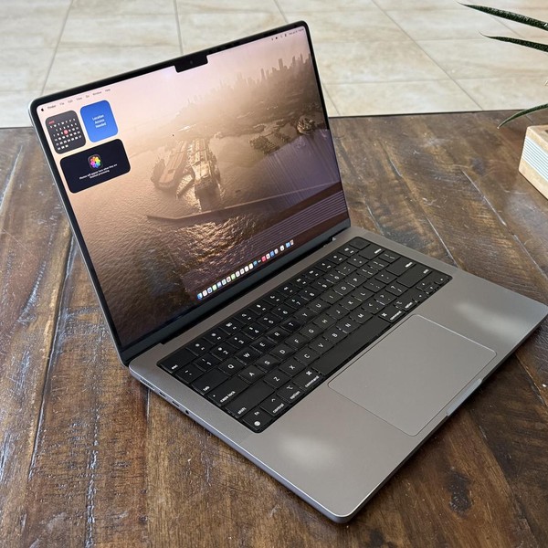 MacBook Pro 2021 - 14 inch - 1 TB, Silver, 16 GB, Apple M1 Pro 8-core