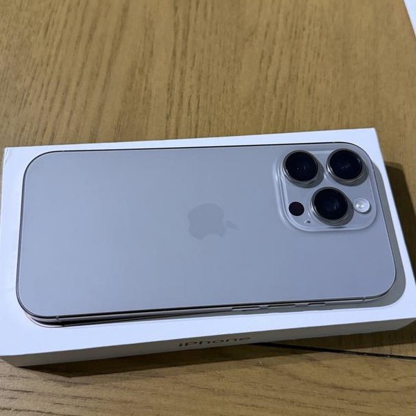 Apple iPhone 16 Pro - Unlocked, 256 GB, Natural, A3083