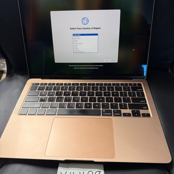 MacBook Air 2020 - 13 inch - 256 GB, Gold, 8 GB, Intel Core i3