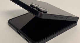 Good
													Samsung Galaxy Z Flip7 - Unlocked, Jet Black, 256 GB, 12 GB, SM-F766U1, photo 4 of 10