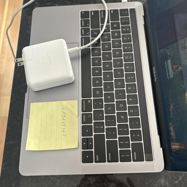 MacBook Pro 2018 (With Touch Bar) - 13 inch - I5, Silver, 256 GB, 8 GB