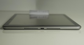 Mint
													Apple iPad 5th Gen - Unlocked, Gray, 32 GB, A1823, photo 6 of 6