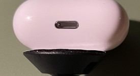 Used
													Apple AirPods 2nd Gen - Lightning Case, photo 6 of 6