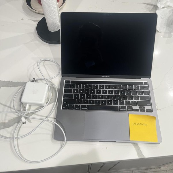 MacBook Pro 2020 - 13 inch - 256 GB, Gray, 8 GB, Apple M1