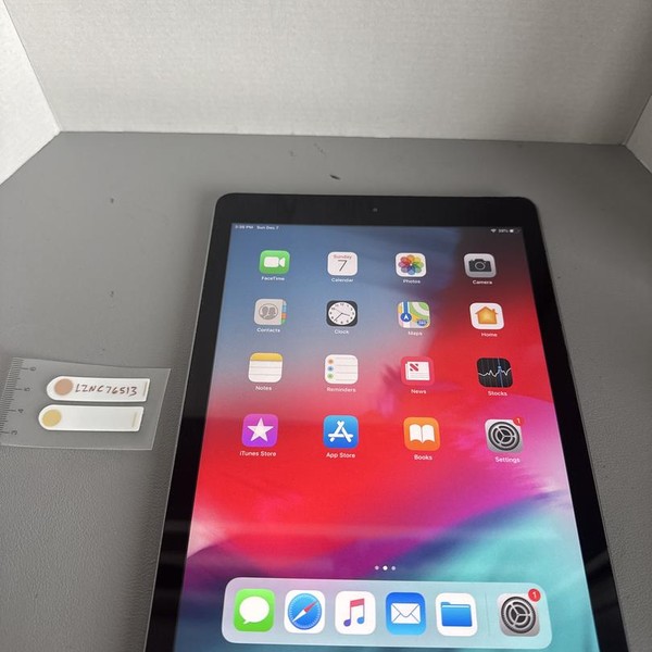 Apple iPad 6th Gen - Wi-Fi, 32 GB, Gray, A1893