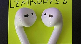 Used
													Apple AirPods 2nd Gen - Lightning Case, photo 5 of 5