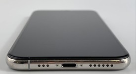 Good
													Apple iPhone Xs - Unlocked, Silver, 64 GB, A1920, photo 4 of 8