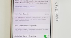 Good
													Apple iPhone 8 - Verizon, Gold, 64 GB, A1863, photo 3 of 5