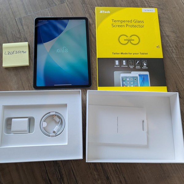 Apple iPad Air 5th Gen - Wi-Fi, 256 GB, Gray, A2588