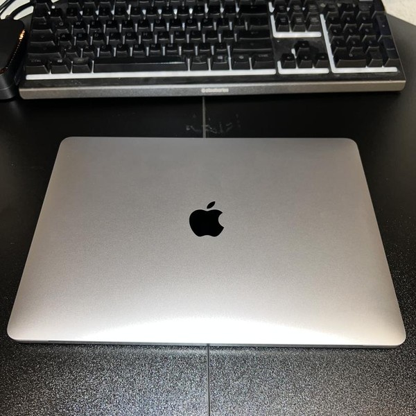 MacBook Pro 2020 - 13 inch - 256 GB, Gray, 8 GB, Intel Core i5