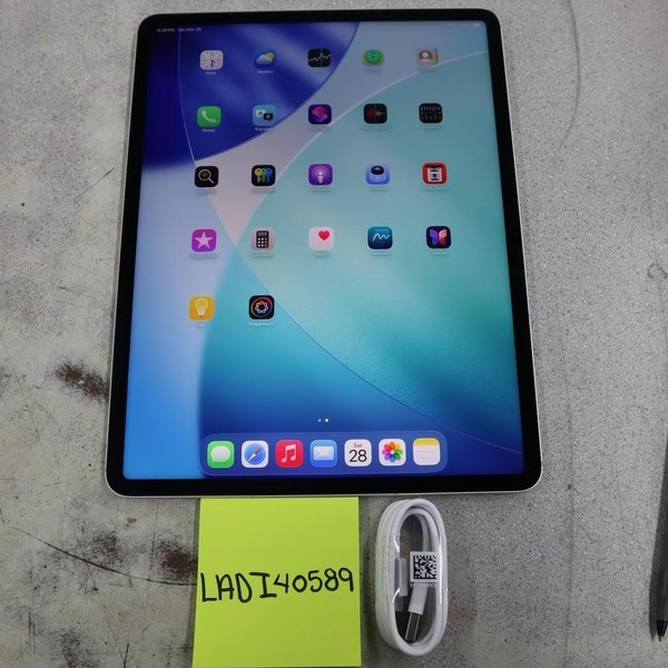 Apple iPad Pro 12.9 inch 6th Gen 2022 - Unlocked, 128 GB, Silver