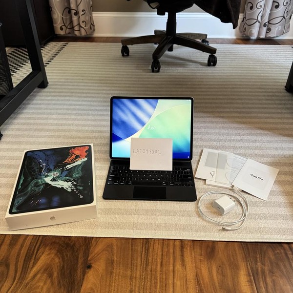 Apple iPad Pro 12.9 inch 3rd Gen 2018 - AT&T, 256 GB, Silver, A2014