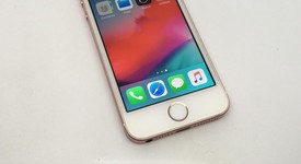 Good
													Apple iPhone SE 1st Gen 2016 - Unlocked, Rose Gold, 32 GB, A1662, photo 2 of 13