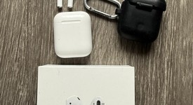 Used
													Apple AirPods 1st Gen - Lightning Case, photo 2 of 10