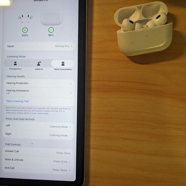 Apple AirPods Pro 2 - Lightning