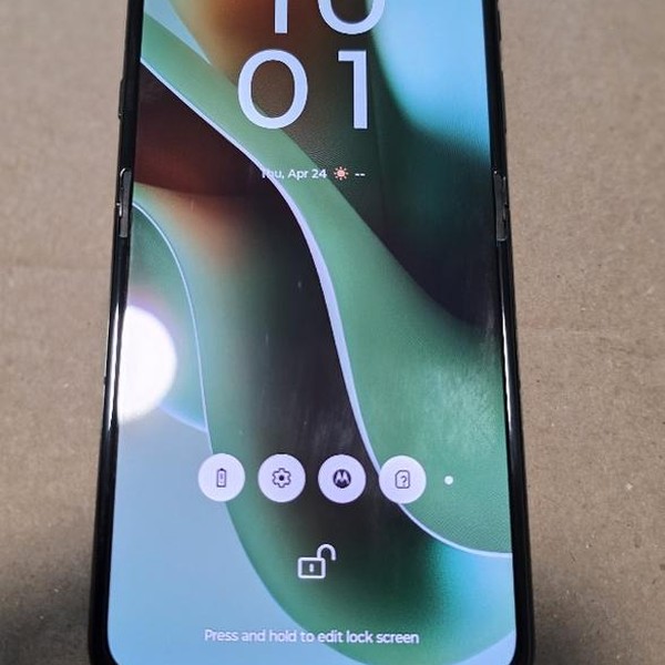 Motorola Razr Ultra (2025) - Unlocked, 512 GB, PANTONE Scarab, 16 GB