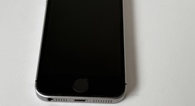 Good
													Apple iPhone SE 1st Gen 2016 - Unlocked, Grey, 32 GB, A1662, photo 2 of 8