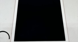 Good
													Apple iPad Pro 9.7" - Unlocked, Rose Gold, 128 GB, A1674, photo 4 of 9