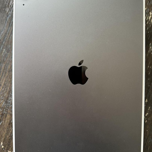 Apple iPad Air 5th Gen - Wi-Fi, 64 GB, Gray, A2588