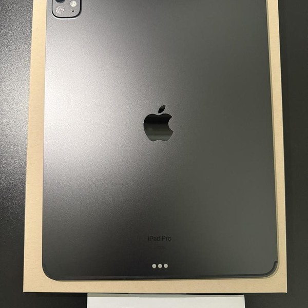Apple iPad Pro 13 inch (M4) 2024 - Unlocked, 256 GB, Black, 8 GB, A2926, Standard Glass