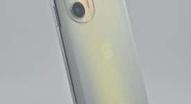 Good
													Motorola Edge Plus (2022) - Unlocked, White, 128 GB, 8 GB, photo 5 of 10