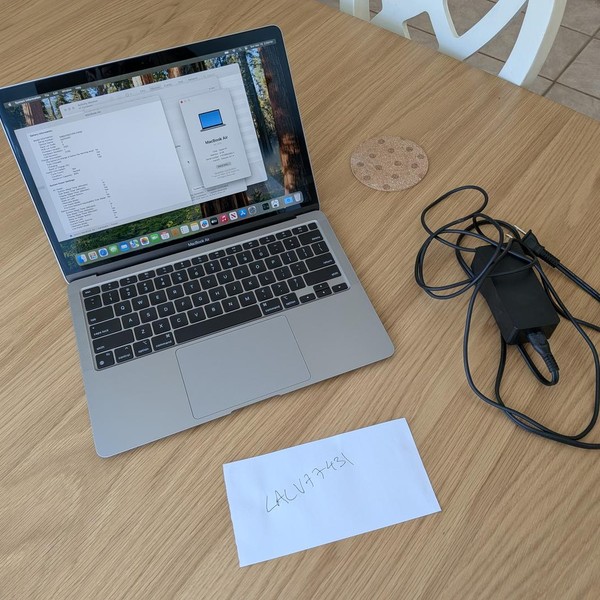 MacBook Air 2020 - 13 inch - 256 GB, Gray, 8 GB, Apple M1