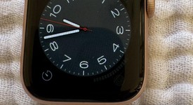 Fair
													Apple Watch Series 5 40mm - Gold, A2092 - GPS, Aluminum, photo 1 of 17