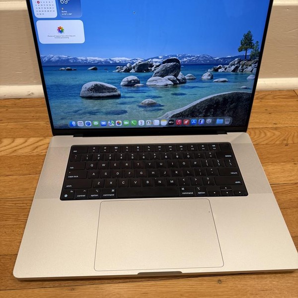 MacBook Pro 2024 - 16 inch - 1 TB, Silver, 64 GB, Apple M4 Max 16-core