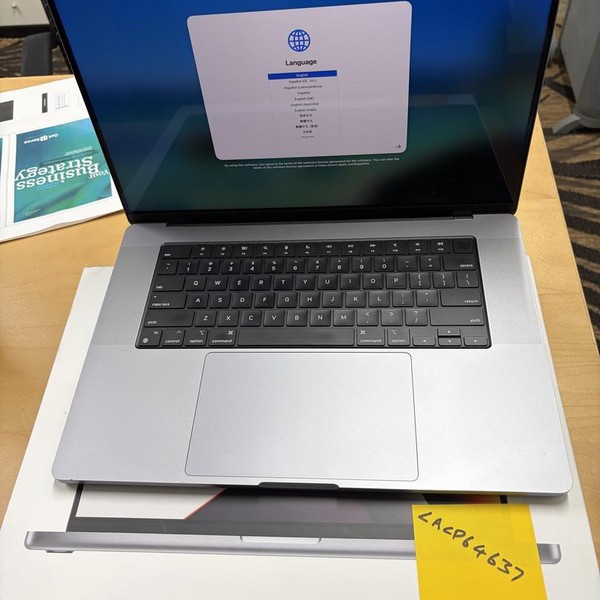 MacBook Pro 2021 - 16 inch - 512 GB, Silver, 16 GB, Apple M1 Pro 10-core