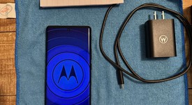 Mint
													Motorola Edge Plus (2023) - Unlocked, Black, 512 GB, 8 GB, photo 3 of 10