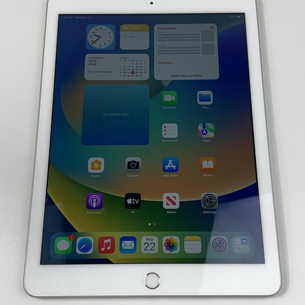 Apple iPad 5th Gen - Unlocked, 32 GB, Silver, A1823