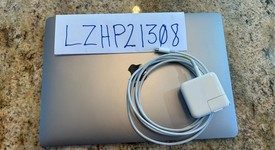 Good
													MacBook Air 2020 - 13" - I3, Gray, 256 GB, 8 GB, photo 3 of 5