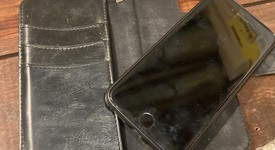 Good
													Apple iPhone SE 2nd Gen 2020 - Unlocked, Red, 64 GB, A2275, photo 2 of 8