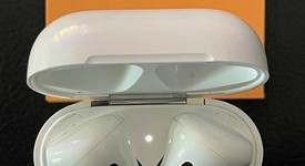 Used
													Apple AirPods 2nd Gen - Lightning Case, photo 1 of 5