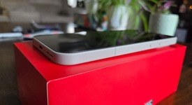 Mint
													OnePlus 15 - Unlocked, Sand Storm, 512 GB, 16 GB, photo 4 of 6