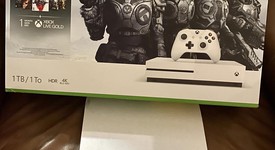 Mint
													Xbox One S (2016) - White, 1 TB, All Digital Edition, photo 1 of 4