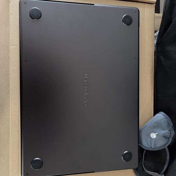 MacBook Pro 2025 - 14 inch - 512 GB, Space Black, 16 GB, Apple M5