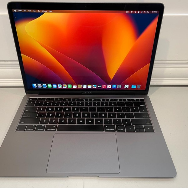 MacBook Air 2019 - 13 inch - 256 GB, Gray, 8 GB, Intel Core i5
