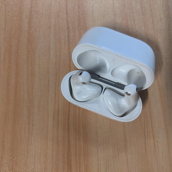 Apple AirPods (4th Gen) - Active Noise Cancellation