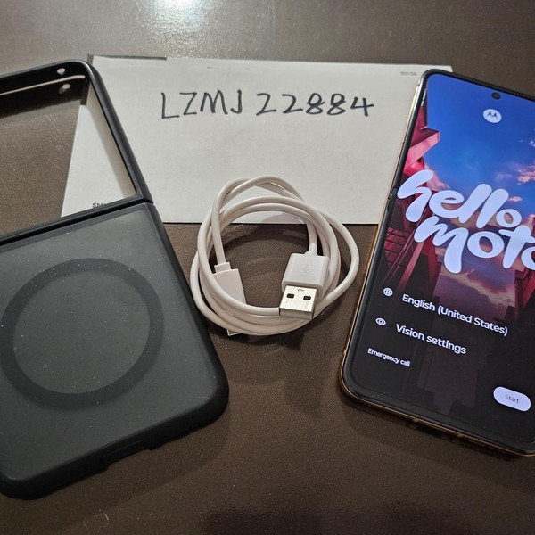 Motorola Razr Plus (2025) - Unlocked, 256 GB, PANTONE Mocha Mousse, 12 GB