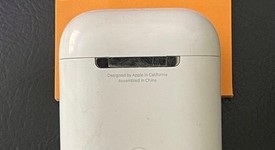 Used
													Apple AirPods 2nd Gen - Lightning Case, photo 3 of 5