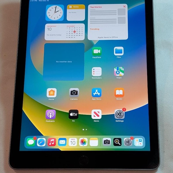 Apple iPad 5th Gen - Unlocked, Gray, 32 GB, A1823